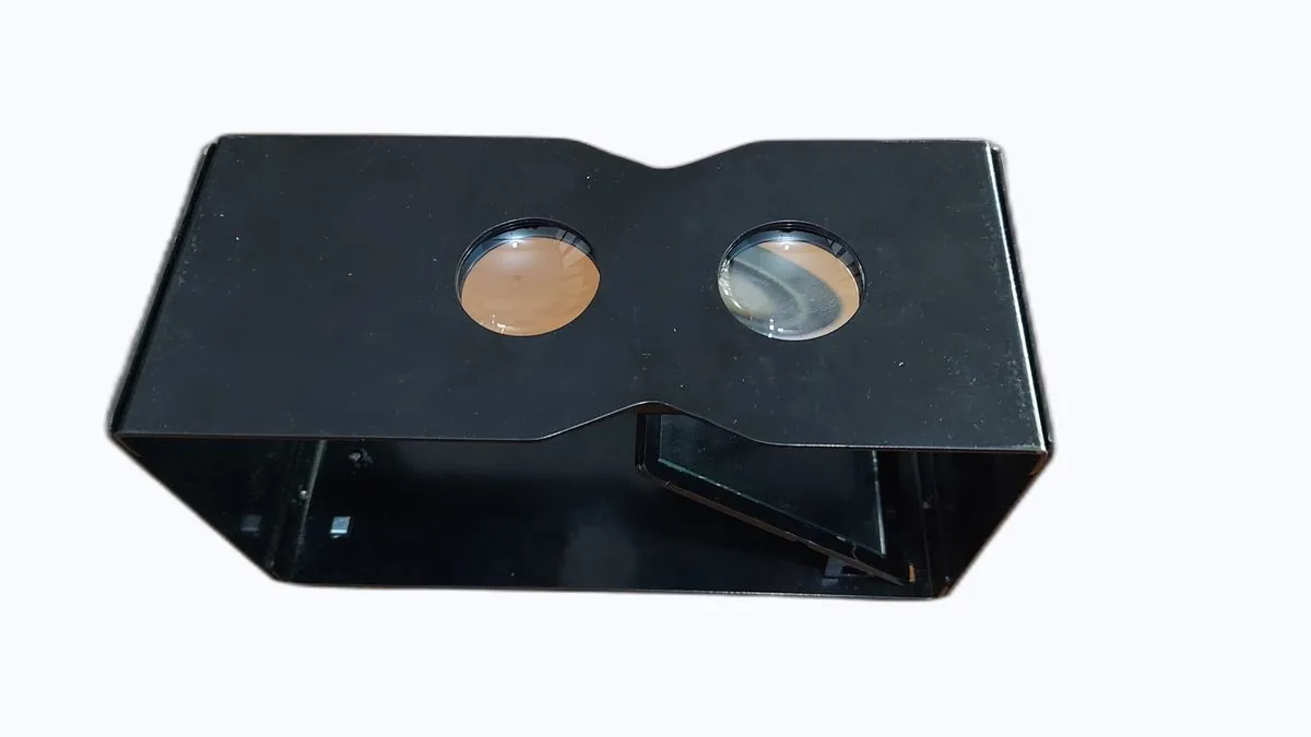Top view of the Cheiroscope showing its two large eyepieces